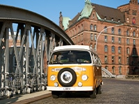 VW T2 Bulli in der Speicherstadt in Hamburg