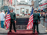 checkpoint-charlie-berlin