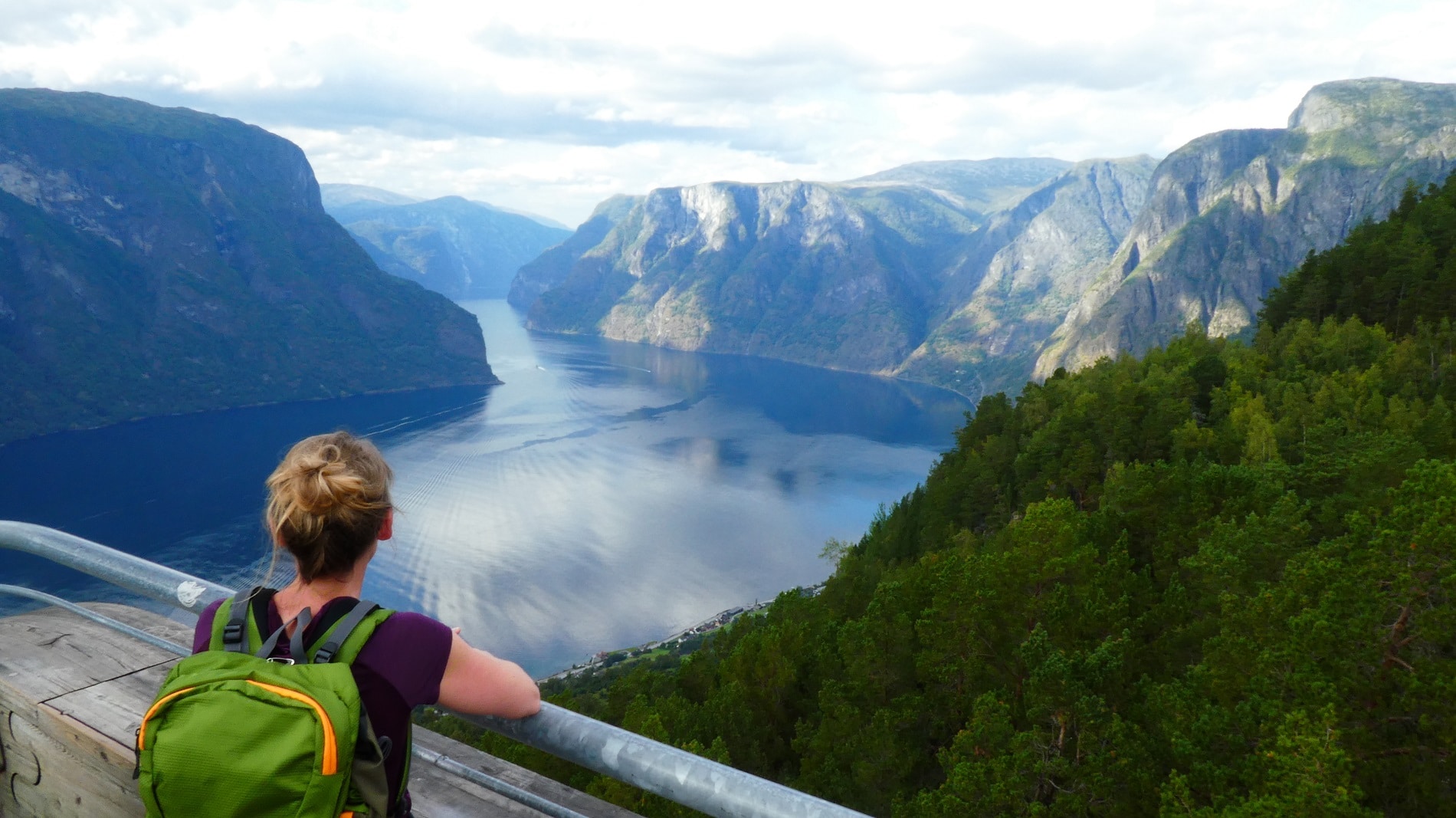 Stegastein ist ein Aussichtspunkt in der Gemeinde Aurland in Norwegen